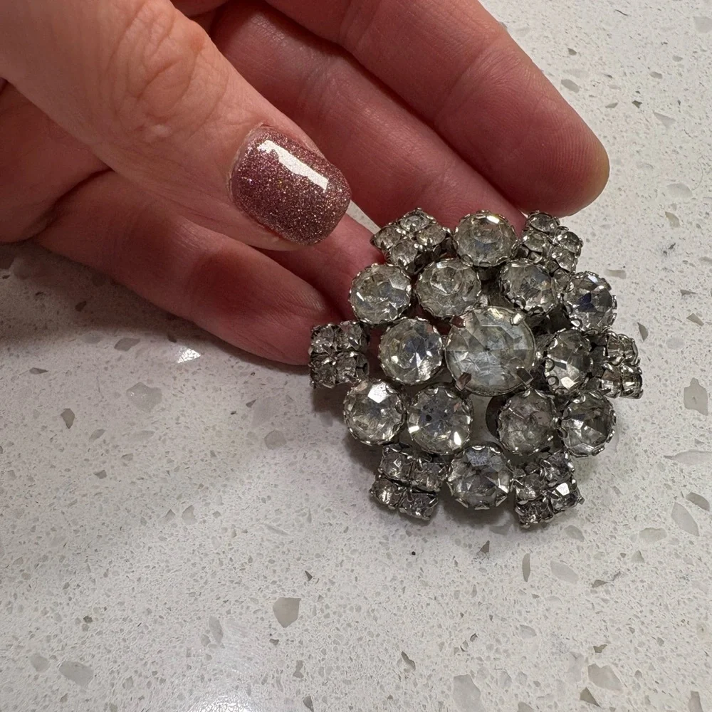 Vintage Elegant Silver Crystal Brooch - Picture 1 of 8